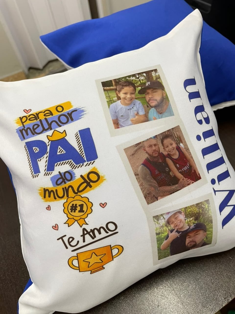 Almofada personalizada com fotos de família em homenagem ao pai